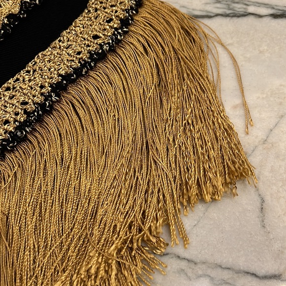 Vintage Austrian Black & Gold Shawl with Pattern and Fringe 100% virgin wool - Picture 7 of 16